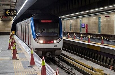 یک نفر به ریل مترو تهران زد! / قطار متوقف شد