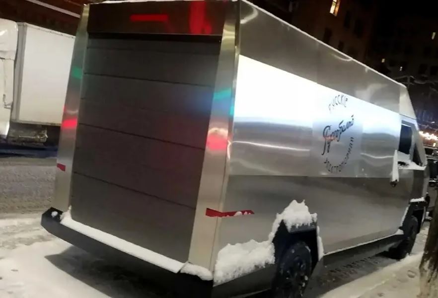 نمونه روسی سایبرتراک؛ یک ون باری از آمد درآمد + تصاویر نمونه روسی سایبرتراک؛ یک ون باری از آمد درآمد + تصاویر