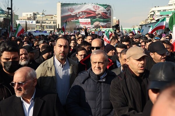 حضور رئیس جمهور در تجمع امروز تهران + عکس