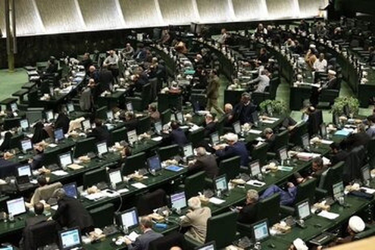 تقابل مجلس با دولت در شرایط خاص سیاسی و اقتصادی کنونی به چه معناست؟