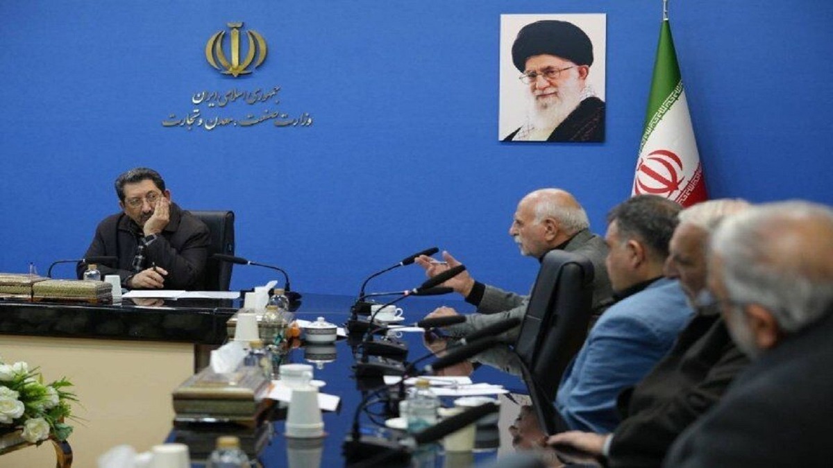 جلسه اتاق اصناف با رئیس‌جمهور و وزیر صمت / نرخ ارز حداقل شش‌ماه تا یک‌سال ثابت بماند