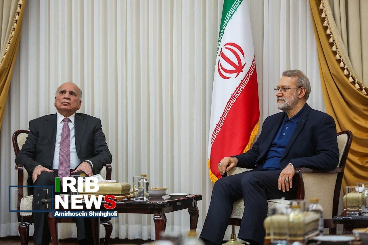 ژست متفاوت علی لاریجانی در یک دیدار رسمی + عکس ژست متفاوت علی لاریجانی در یک دیدار رسمی + عکس