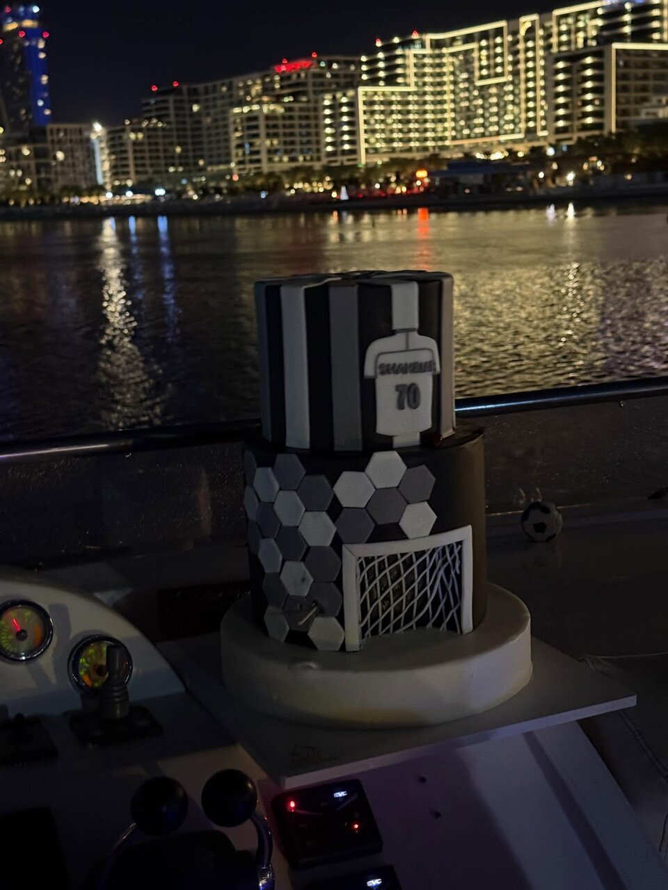 جشن تولد لاکچری ستاره پرسپولیسی در امارات با حضور قایدی + عکس جشن تولد لاکچری ستاره پرسپولیسی در امارات با حضور قایدی + عکس