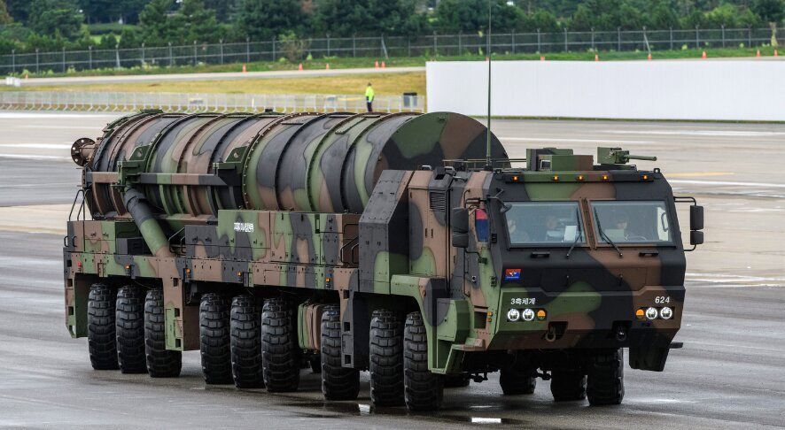 رونمایی از موشک هیونمو-۵ با کلاهک 8 تنی / هیولای کره‌ای آماده پرتاب شد