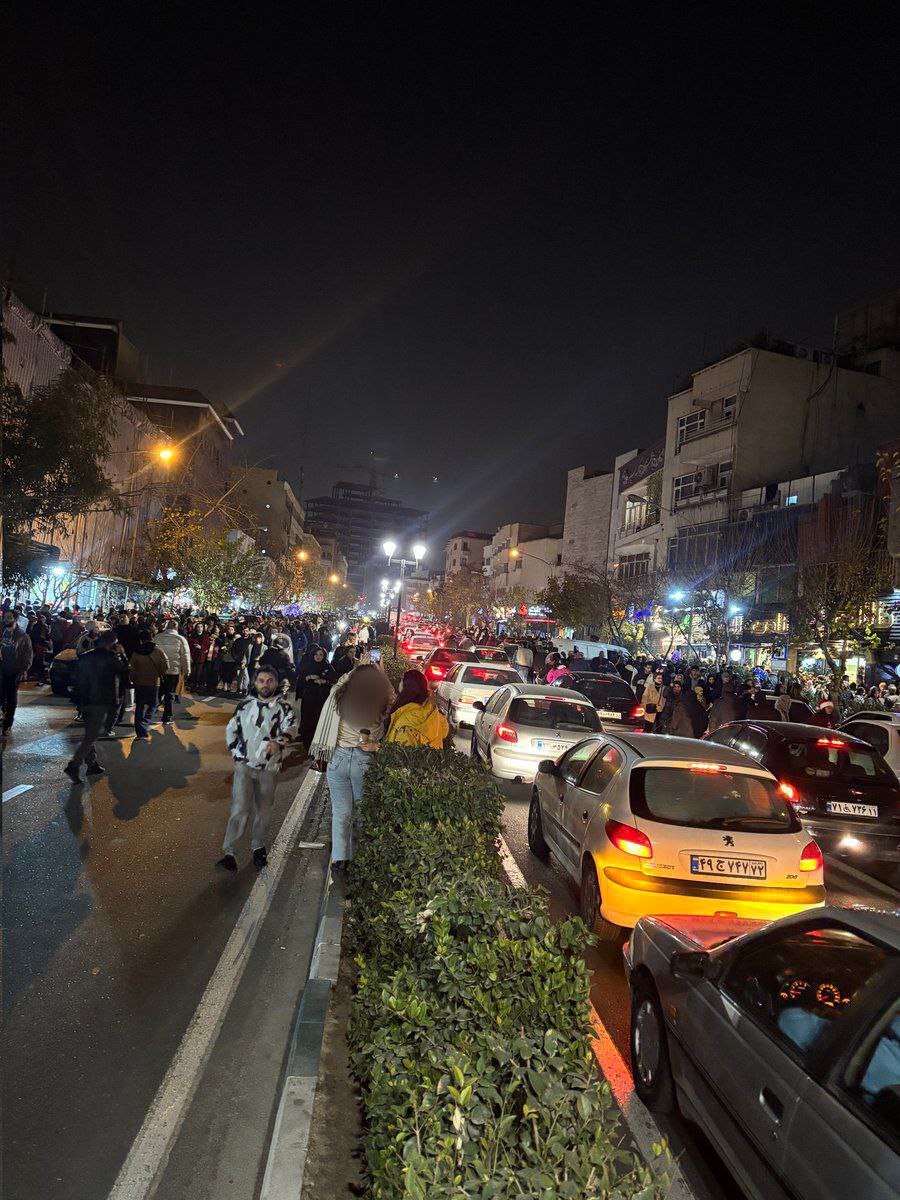 جشن کریسمس این خیابان تهران را قفل کرد + فیلم