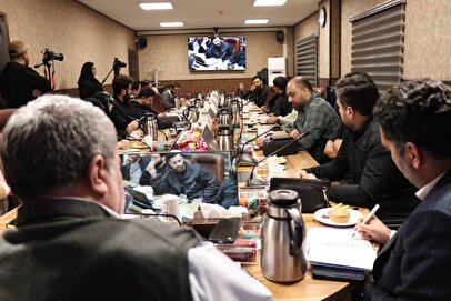 حضور محسن افشانی در یک جلسه دولتی سوژه شد+ عکس