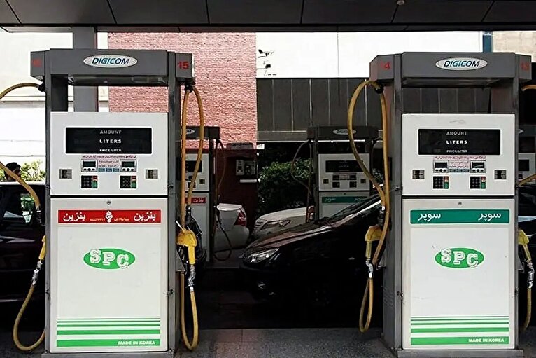 صف طولانی خودرو‌های لاکچری برای بنزین سوپر وارداتی در تهران+ فیلم