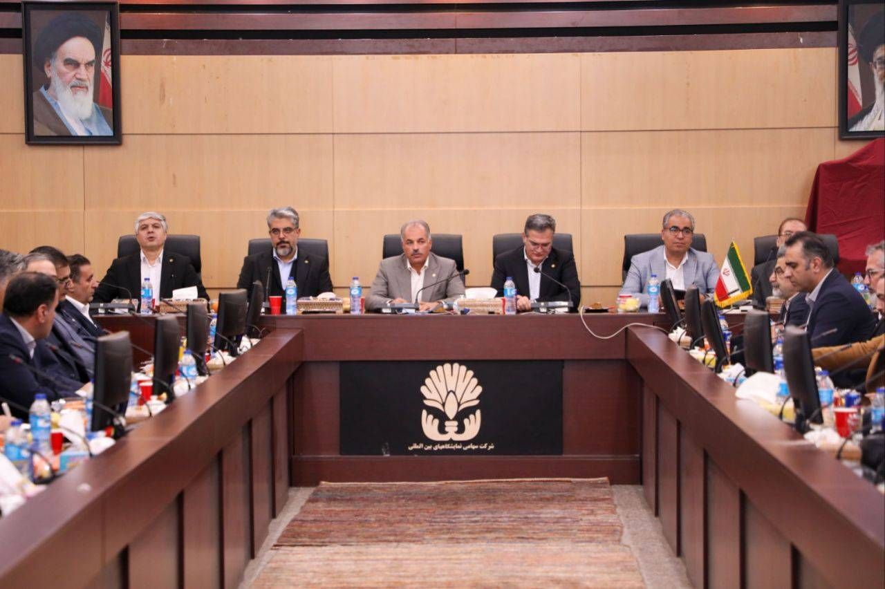 برگزاری گردهمایی سالانه اتحادیه کشوری فروشگاه‌های زنجیره‌ای  و نمایندگی‌ها/ افزايش سهم فروشگاه هاي زنجيره‌ای با حمايت دولت