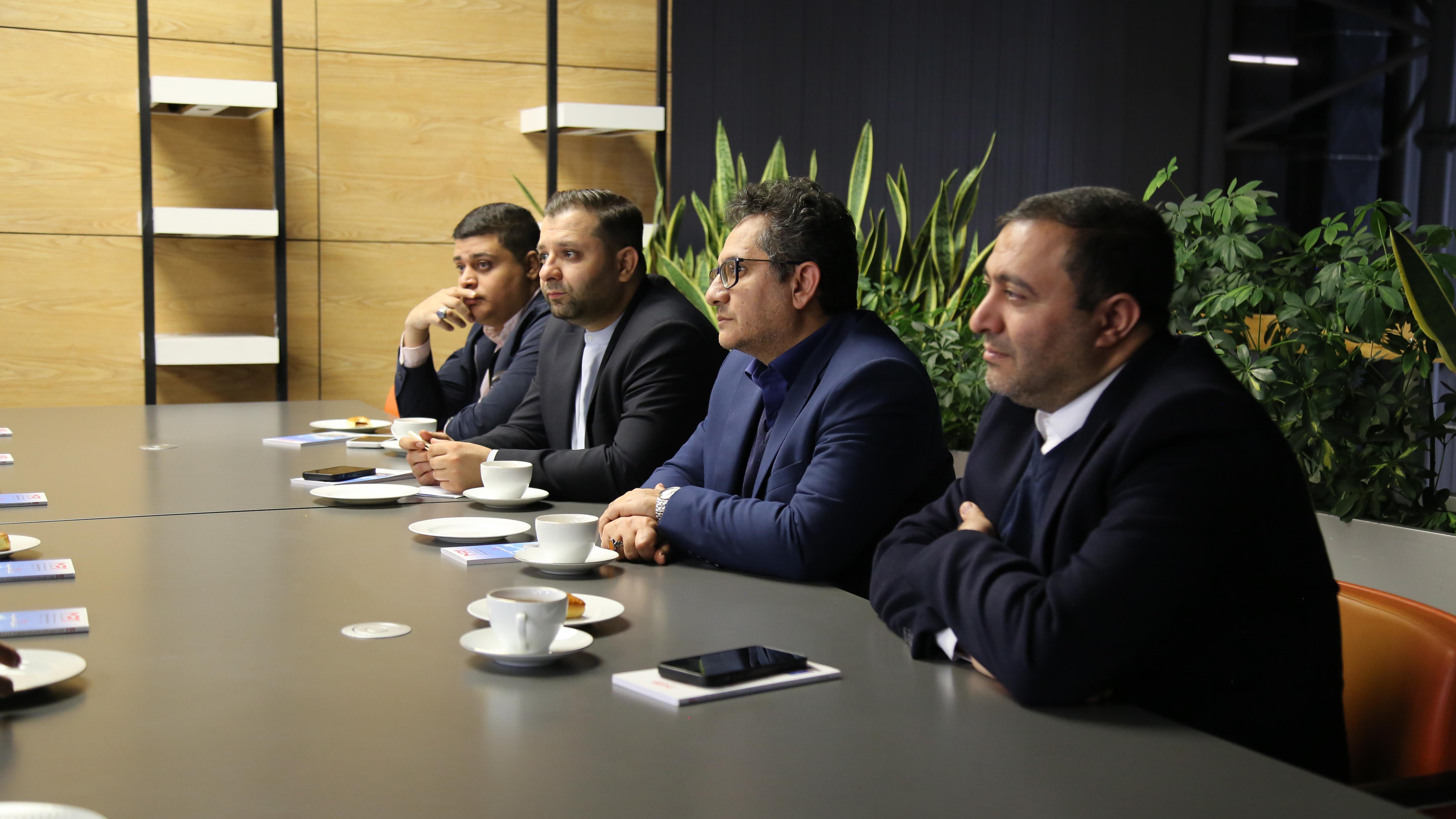 بازدید مدیران ثمسکن از نمایشگاه خانه نوآوری و فناوری ایران
