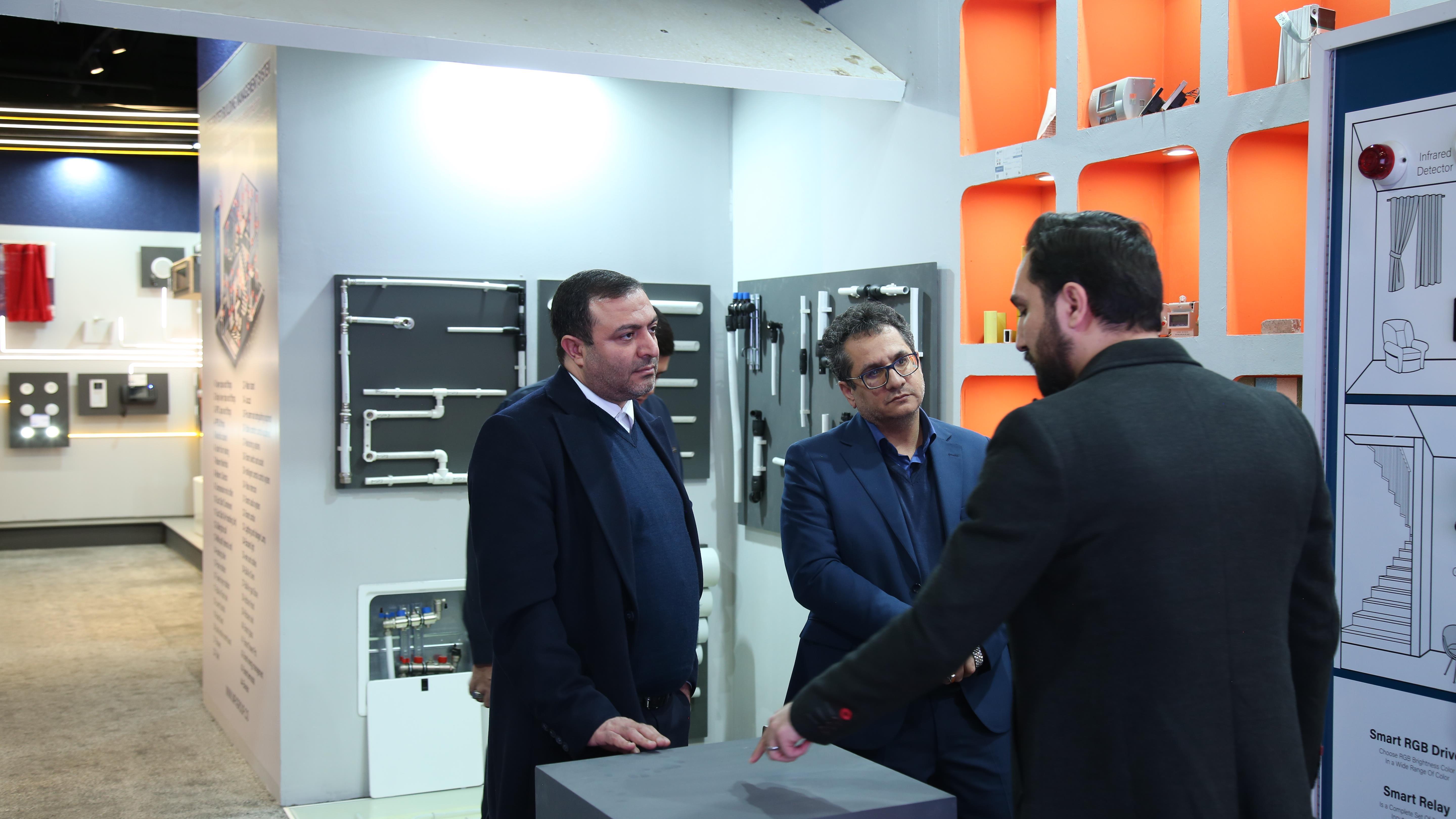 بازدید مدیران ثمسکن از نمایشگاه خانه نوآوری و فناوری ایران