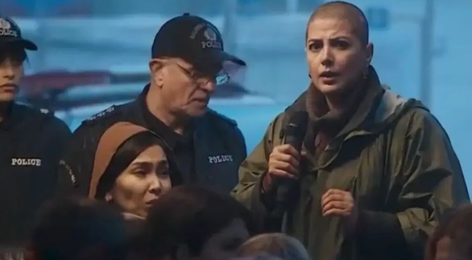 طناز طباطبایی با موهای تراشیده در یک فیلم جدید + عکس