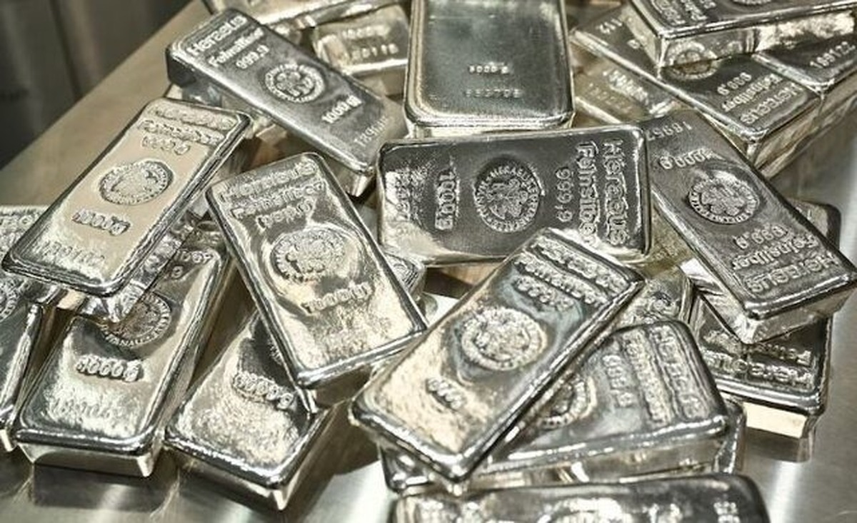 نقره در کانون توجه سرمایه‌گذاران / آینده بازار فلزات گرانبها تغییر می‌کند