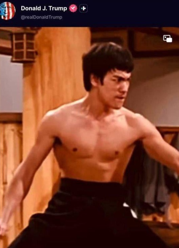 دیپلماسی به سبک ترامپ/ ترامپ با انتشار عکسی از بروسلی به پیشواز مذاکرات رفت