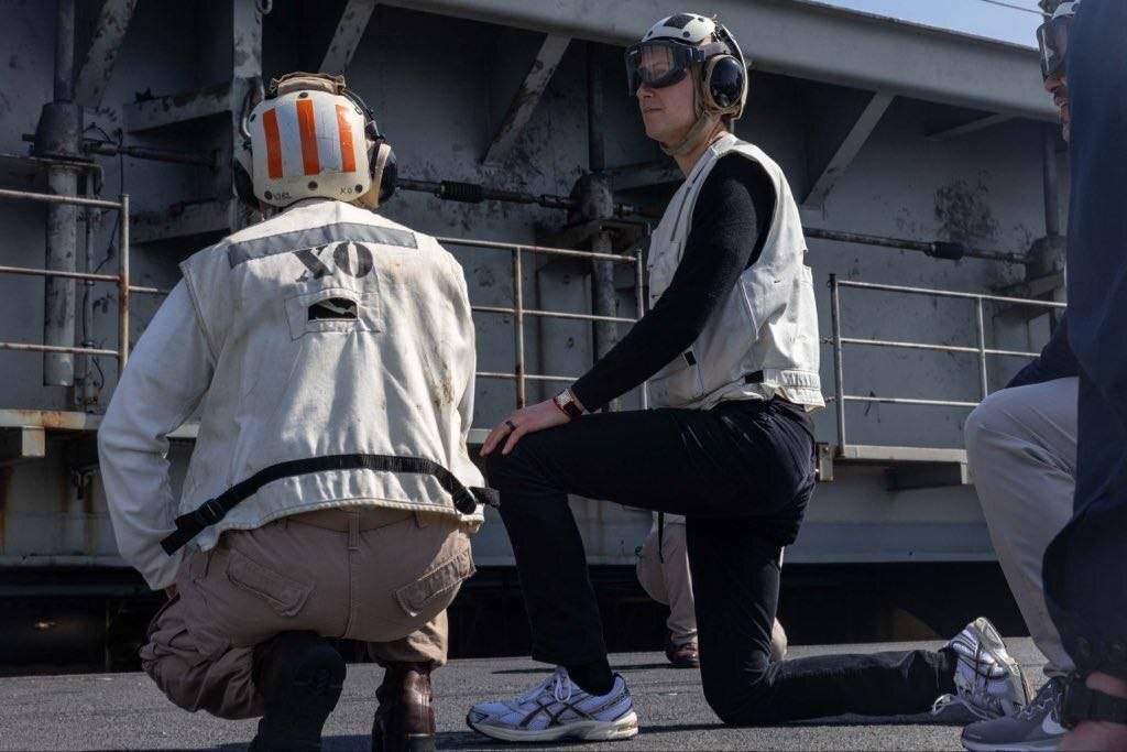 بازدید ویتکاف و کوشنر از ناو هواپیمابر آبراهام لینکلن/ حرکت تامل‌برانگیز تیم مذاکره‌کننده آمریکایی + تصاویر