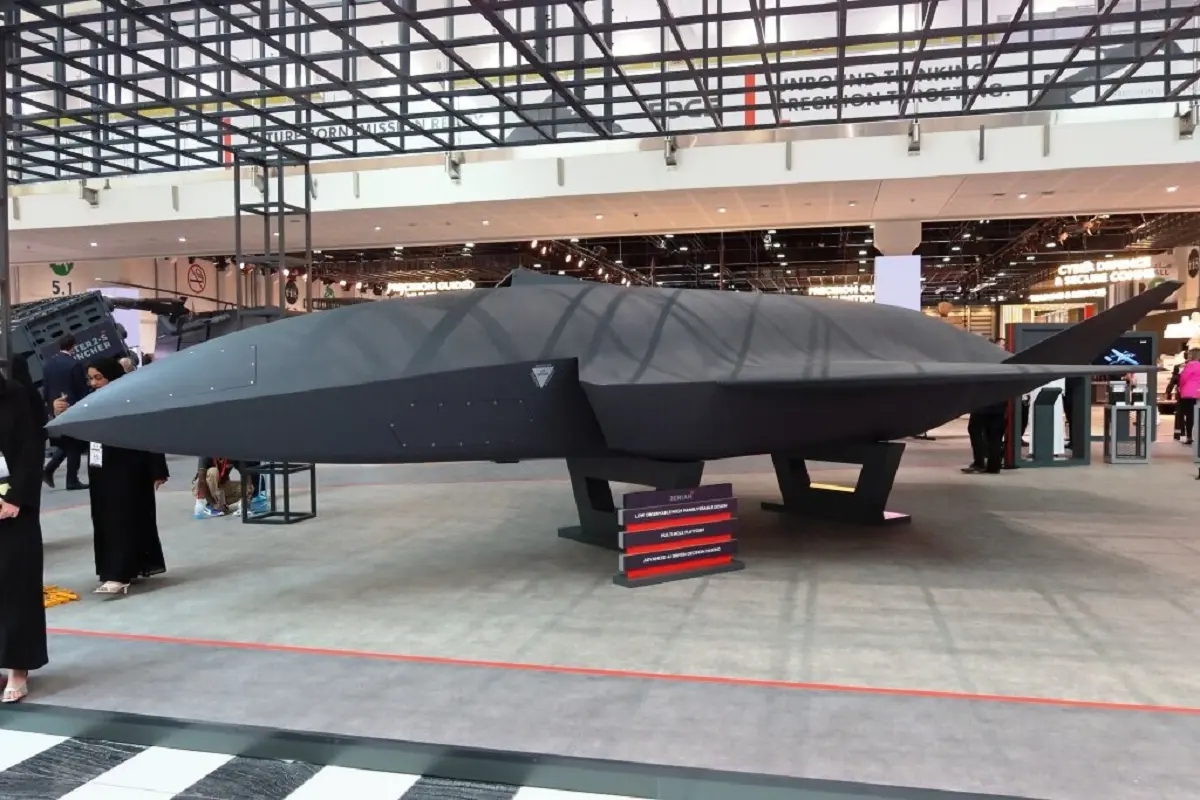 آسمان خاورمیانه زیر و رو شد / رونمایی امارات از شاهکار پهپادی + فیلم