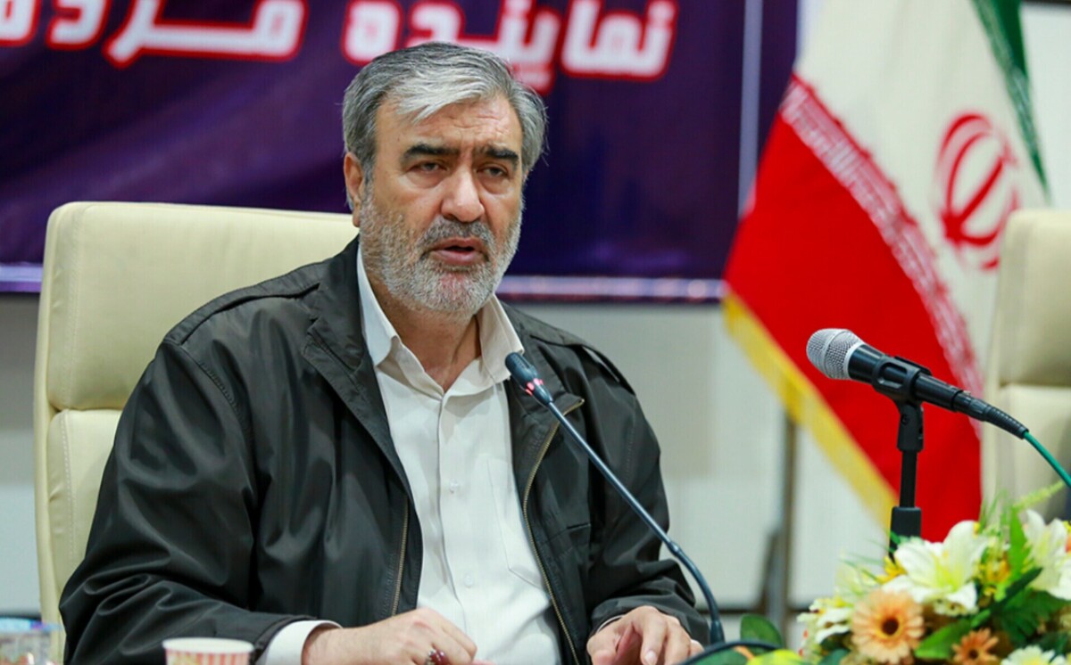 نامه ترامپ به ایران: یا مذاکرات مستقیم یا جنگ/ نامه بجای رهبری به دست عراقچی رسید