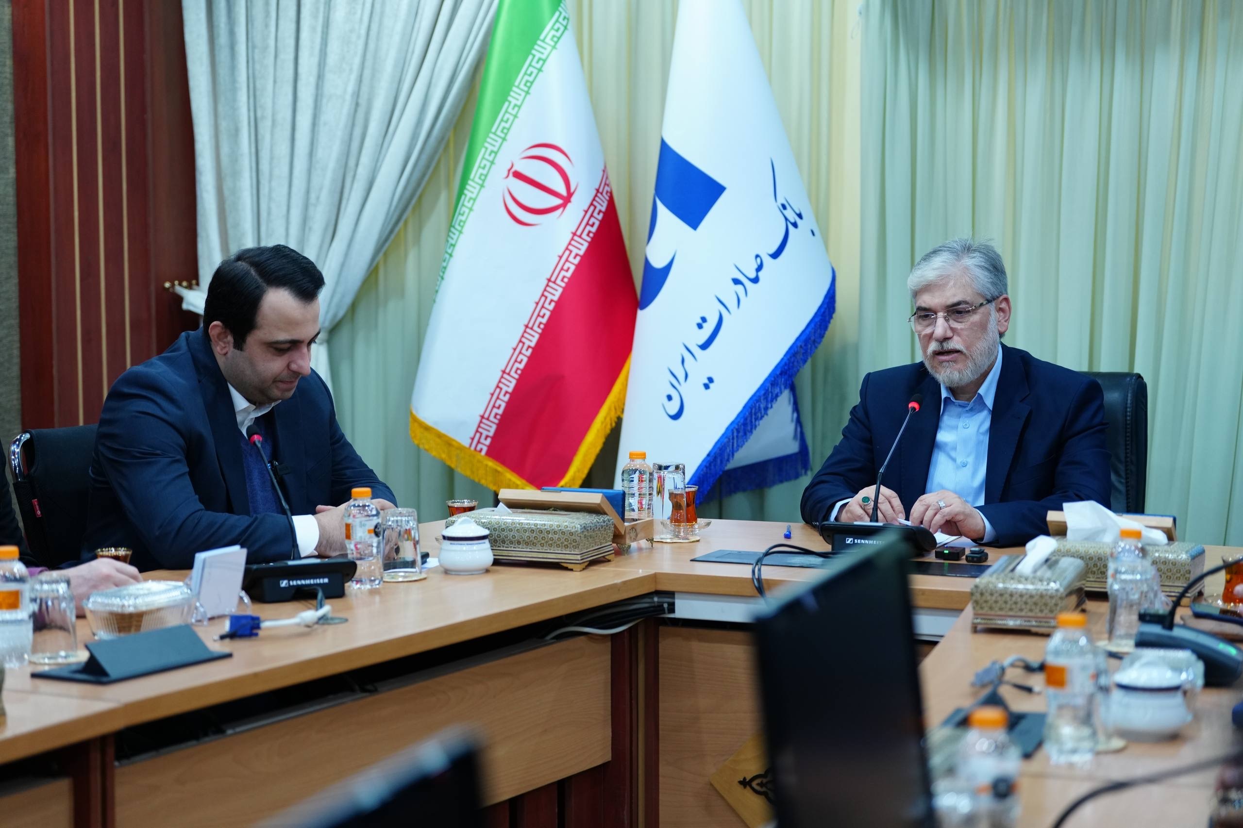 تفاهم‌نامه توسعه همکاری وزارت علوم، تحقیقات و فناوری و بانک صادرات ایران امضا شد / سیمایی صراف: امروز علم و فناوری یک ابزار ضروری برای امنیت کشور است / سیفی: یکی از افتخارات بانک صادرات ایران، خدمت به دانشگاه و عرصه علم است