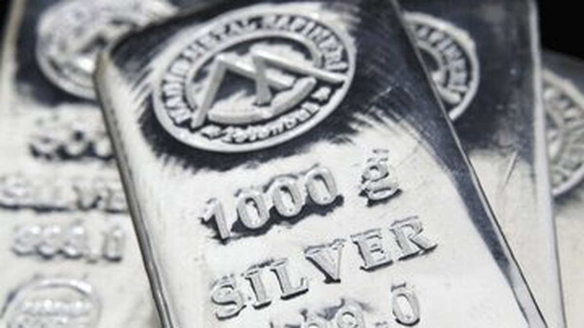 عبور قیمت نقره از مرز تاریخی / نقره برای نخستین بار ۳ رقمی شد