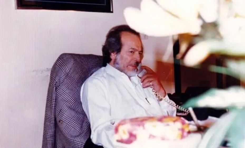 ایرج قادری در دفترش کارش در دهه ۷۰+ عکس ایرج قادری در دفترش کارش در دهه ۷۰+ عکس