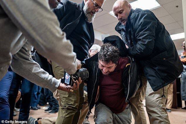 ادعای جنجالی ترامپ / حمله به ایلهان عمر «ساختگی» بود؟