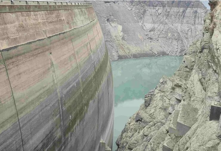 سد کرج به لبِ مرگ رسید+ عکس