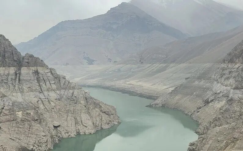 سد کرج به لبِ مرگ رسید+ عکس