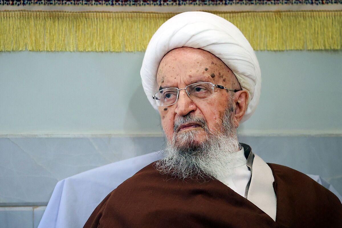 توصیه آیت‌الله مکارم شیرازی به مسئولان / تامین معیشت مردم، دشمنان را ناامید می‌کند