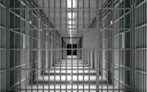 خودروی حمل زندانیان چپ شد/ ۱۹ نفر زخمی شدند که حال ۲ نفر وخیم است + فیلم