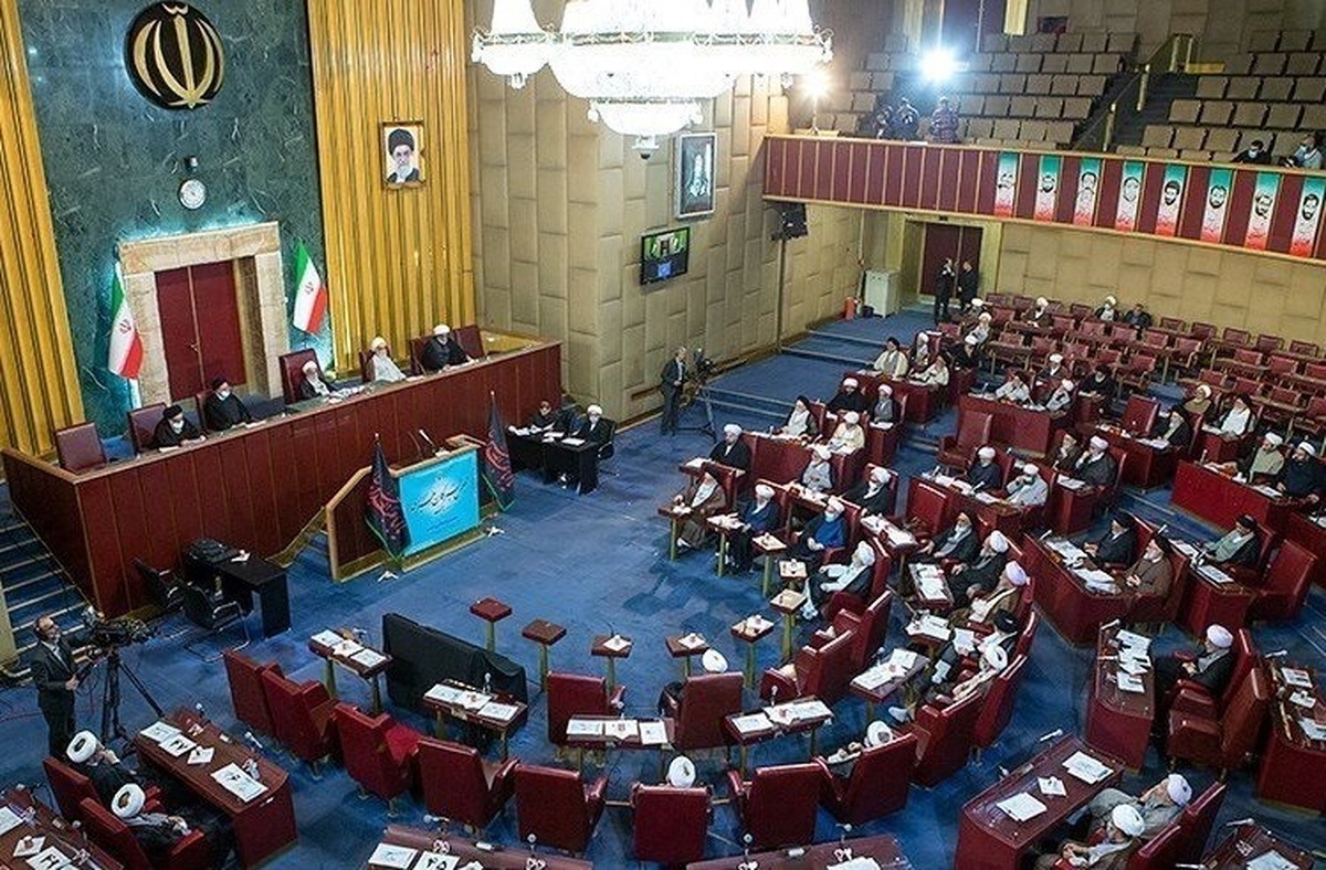 خلاءهای قانون اساسی در تعیین شورای رهبری و انتخاب رهبر