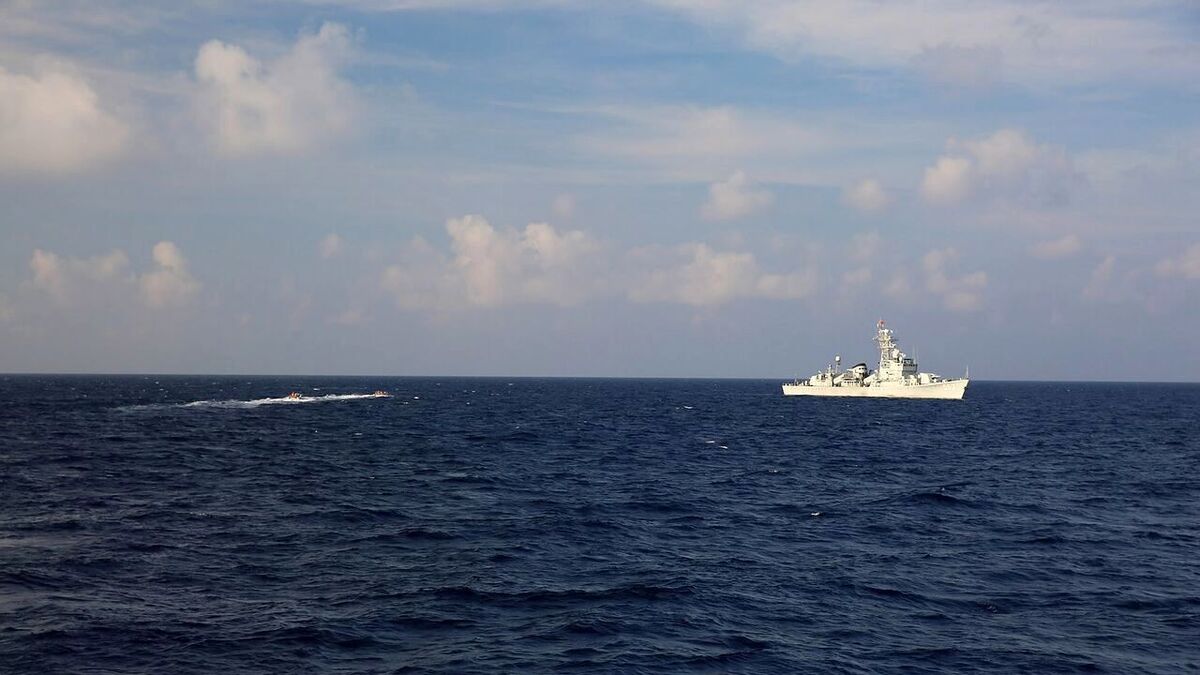 لحظه اعلام بسته شدن تنگه هرمز توسط سپاه/ کشتی متخلف منهدم شد+ فیلم