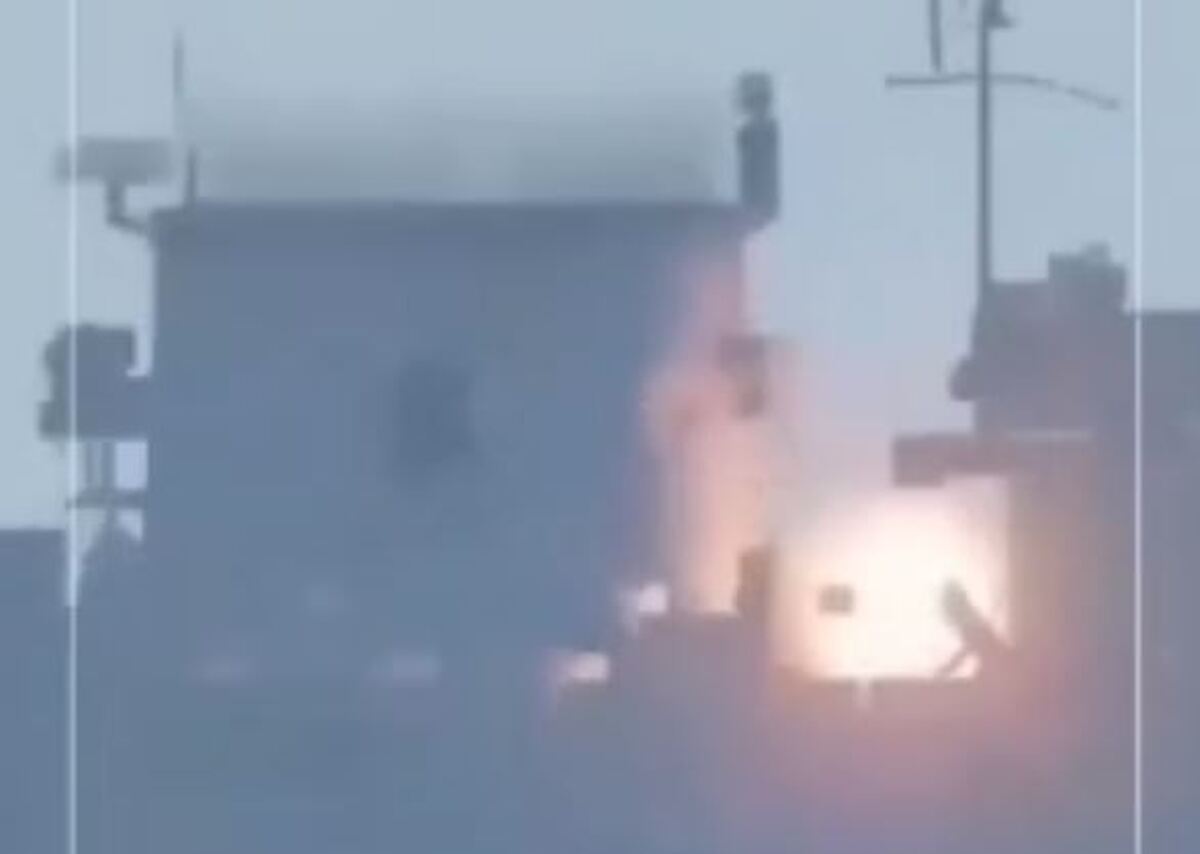 لحظه برخورد موشک ایرانی به ناو جنگی MST آمریکا + فیلم