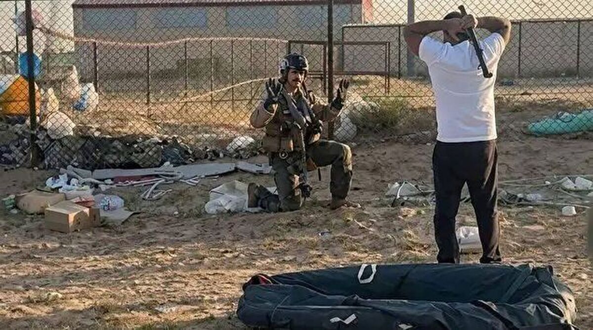 کتک خوردن خلبان آمریکایی پس از سقوط توسط کویتی‌ها + فیلم