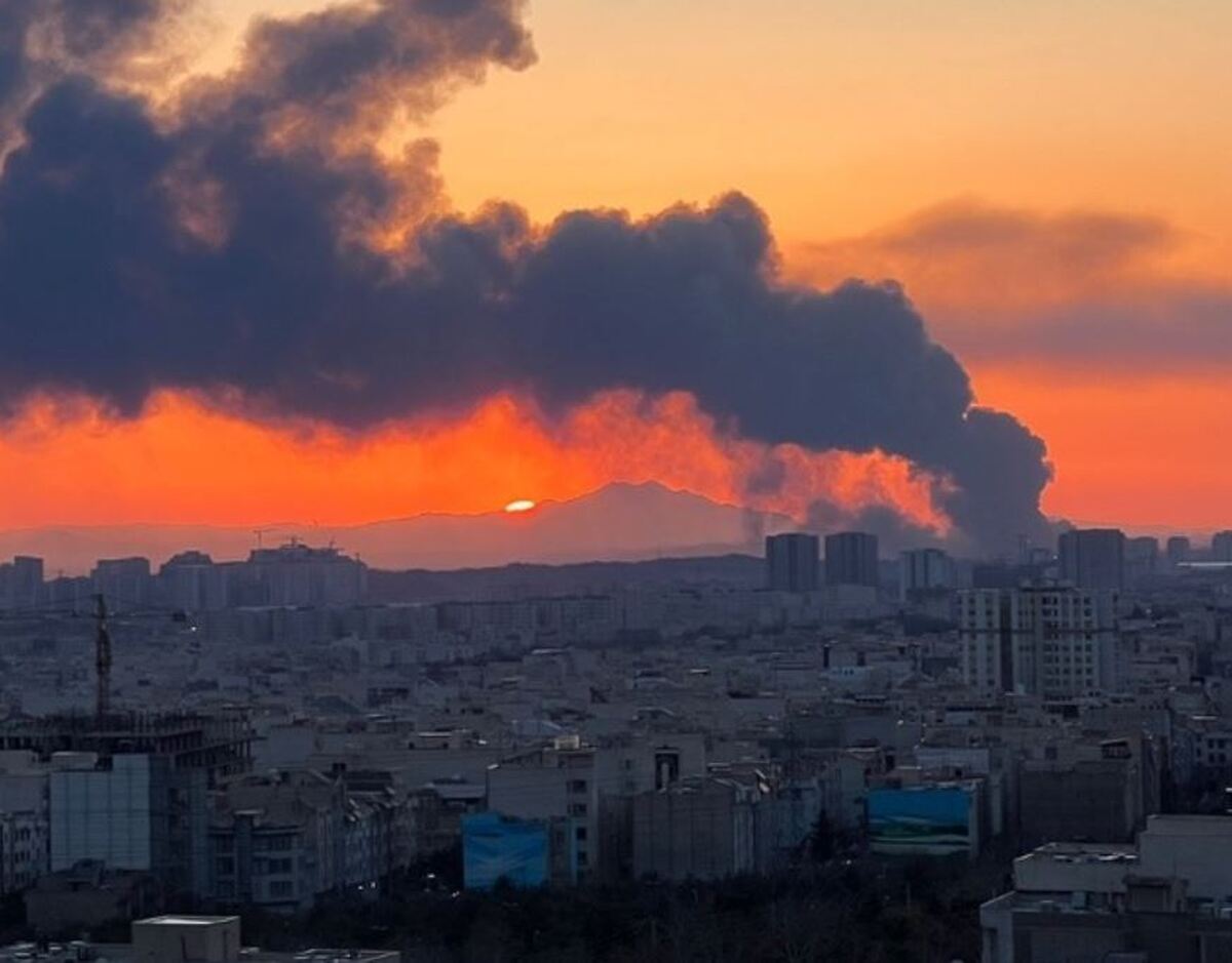برخاستن دود بسیار غلیظ در غرب تهران + فیلم