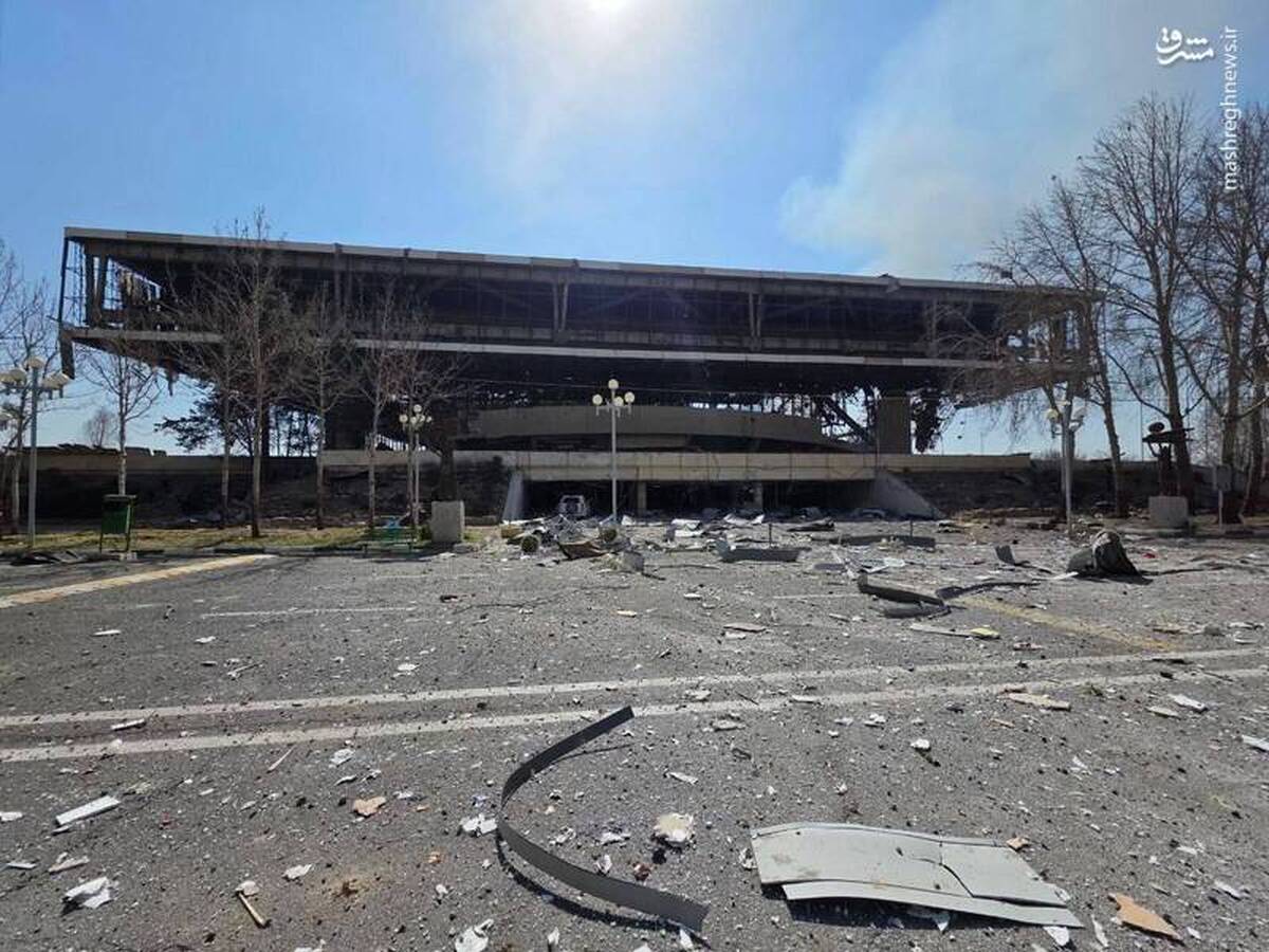 تخریب کامل سالن ۱۲ هزار نفری آزادی پس از حمله هوایی + فیلم و عکس