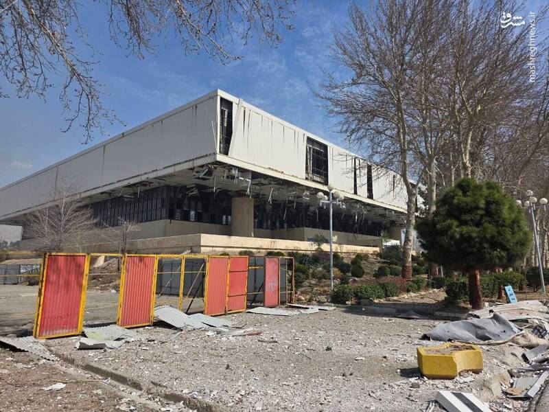 تخریب کامل سالن ۱۲ هزار نفری آزادی پس از حمله هوایی + فیلم و عکس تخریب کامل سالن ۱۲ هزار نفری آزادی پس از حمله هوایی + فیلم و عکس