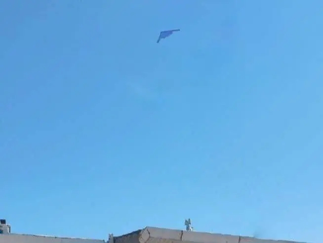 پرواز بمبافکن بی-۲ در آسمان کرج+ عکس پرواز بمبافکن بی-۲ در آسمان کرج+ عکس