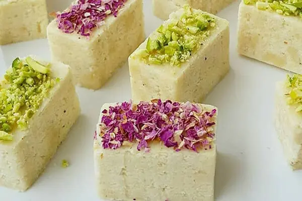 طرز تهیه حلوا زنجبیلی با بافت نرم و لطیف مخصوص سفره‌های افطاری