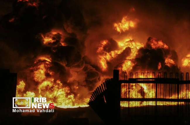 تصاویر آخرالزمانی از آتش سوزی انبار نفت شهران+ عکس