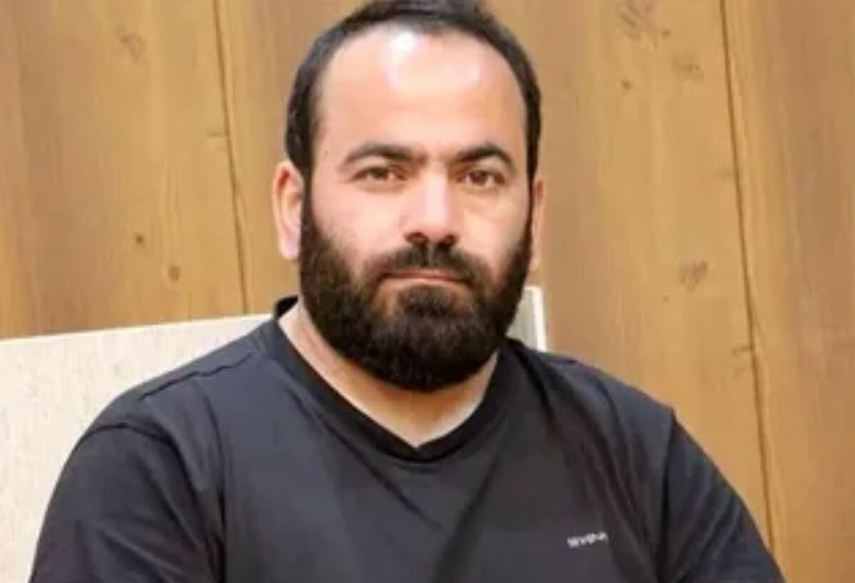 فریاد روحانی خلع لباس شده بر سر کسانی که جنگ علیه ایران را تشویق می‌کنند+ فیلم