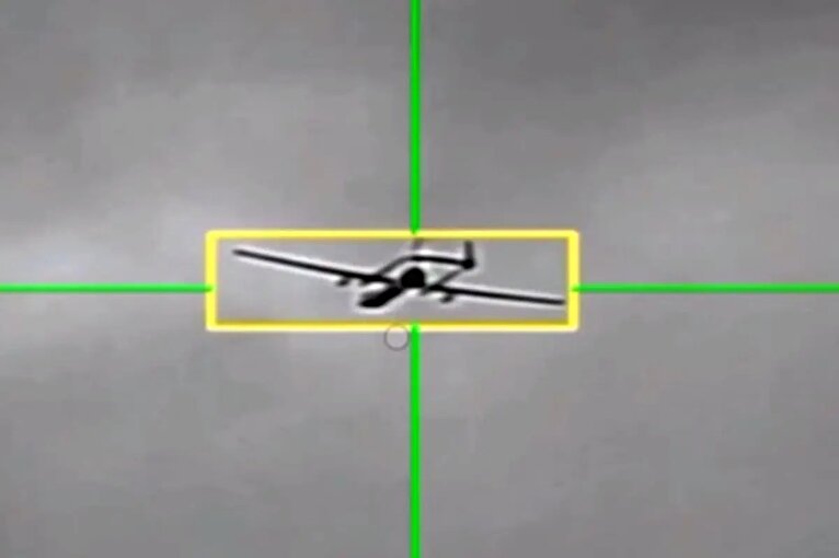 لحظه انهدام یک پهپاد دشمن در آسمان تهران + فیلم