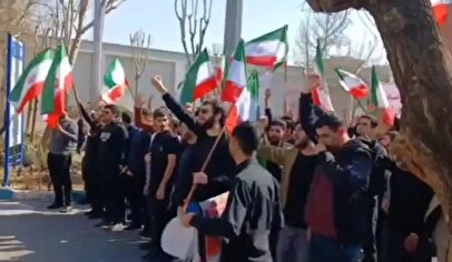 درگیری در دانشگاه شریف / بزرگداشت کشته‌شدگان دی‌ماه به خشونت کشیده شد + فیلم