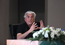 واکنش رضا کیانیان به این روز‌های جنگی+ فیلم