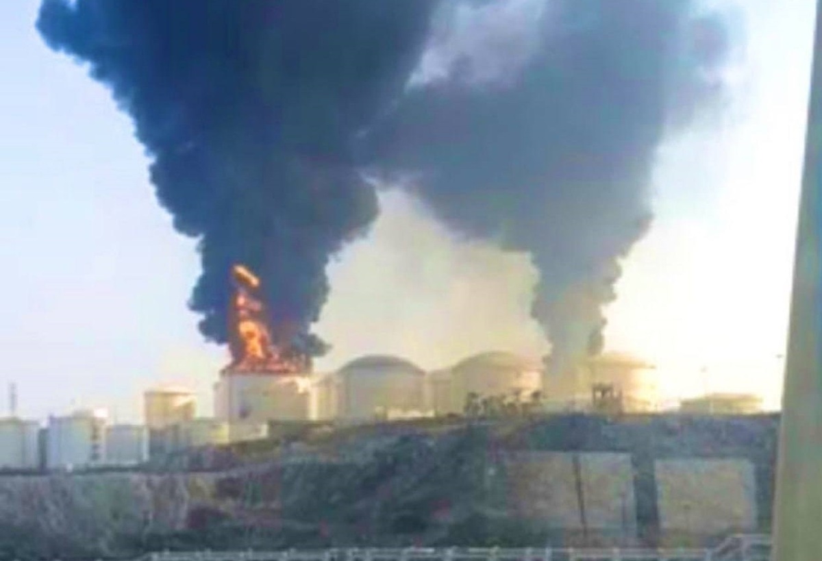 حمله پهپادی به مخازن سوخت در بندر صلاله عمان + فیلم