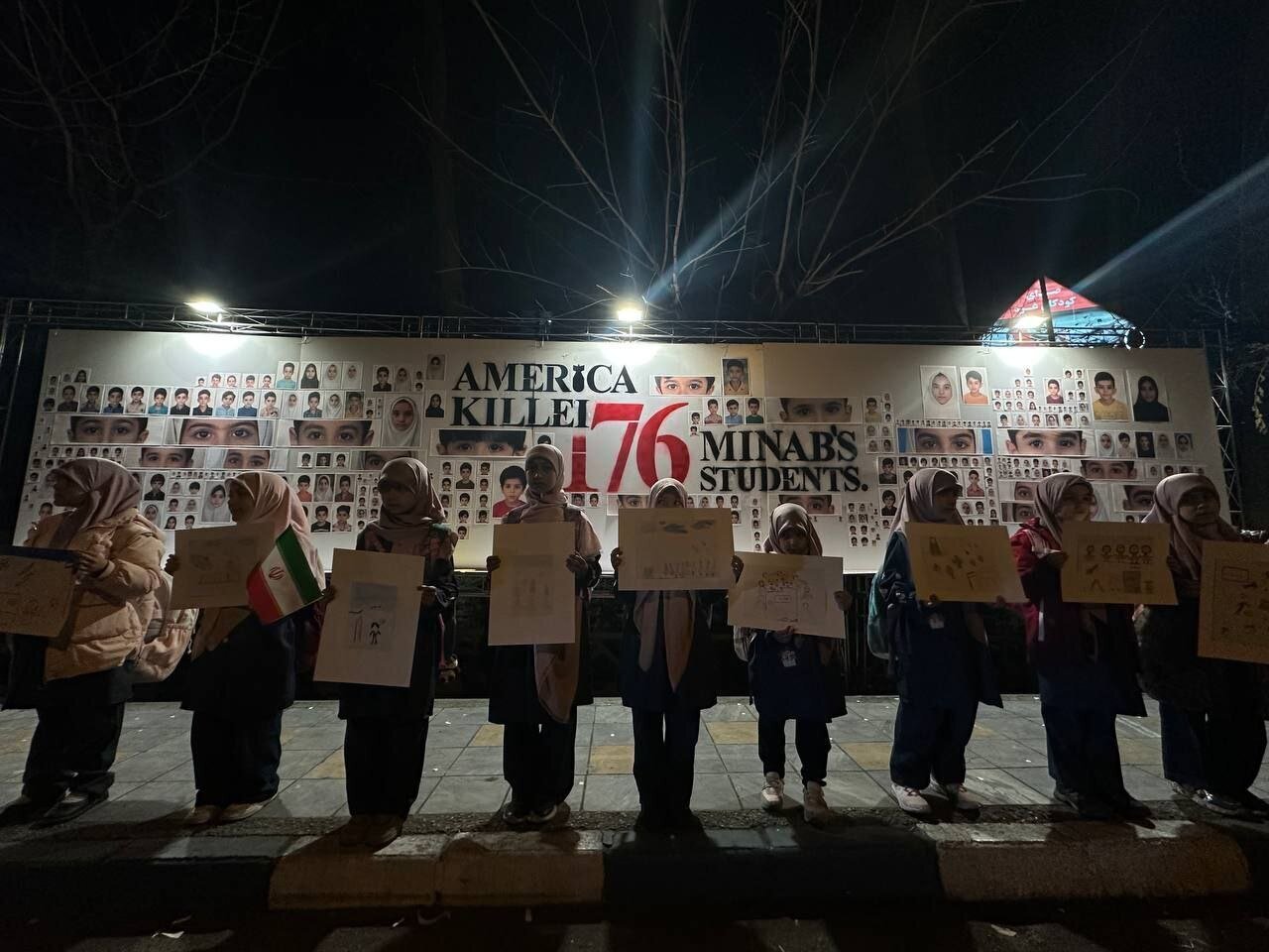 اعتراض دانش‌آموزان در مقابل دفتر سازمان ملل در تهران