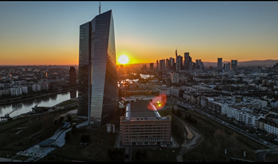 نظرسنجی بلومبرگ؛ جنگ ایران و سیاست نرخ بهره اروپای ۲۰۲۷