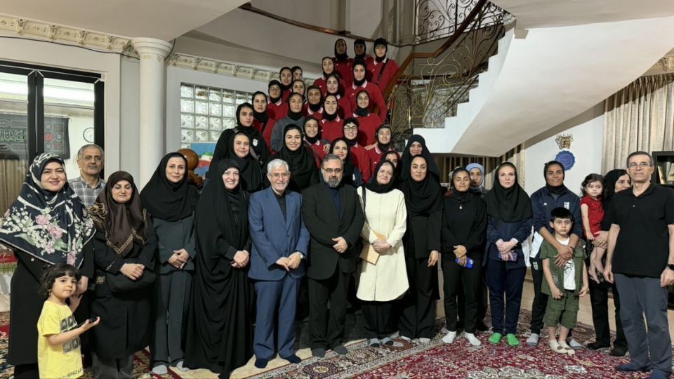 دیدار سفیر ایران با اعضای تیم ملی فوتبال بانوان دیدار سفیر ایران با اعضای تیم ملی فوتبال بانوان