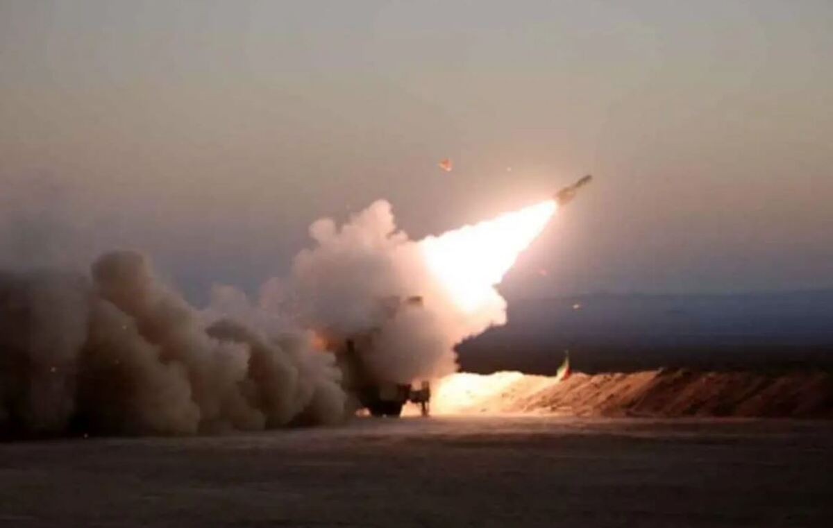 حمله موشکی ایران به پایگاه هوایی «الظفره»/ انبار مهمات مرکزی منهدم شد