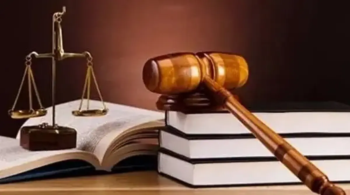 فوری / دادگستری لارستان هدف حمله قرار گفت