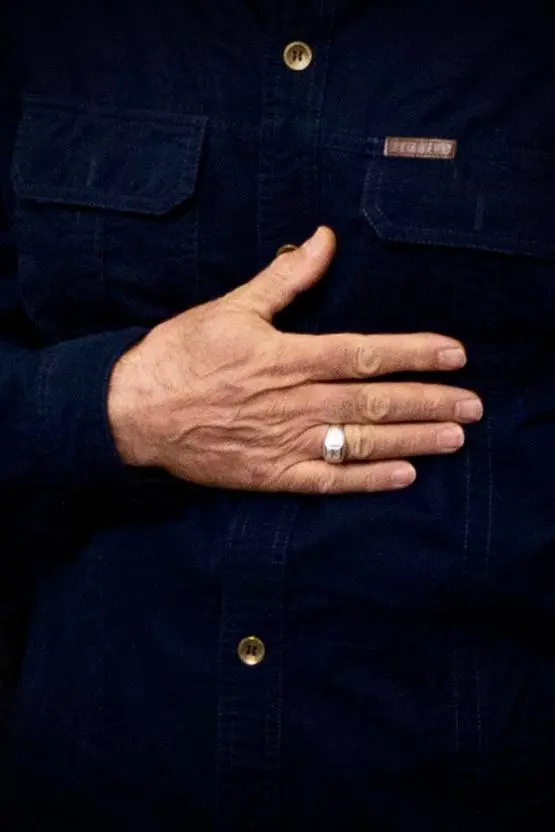 انتشار تصویر منتسب به دست علی لاریجانی پس از شهادت + عکس