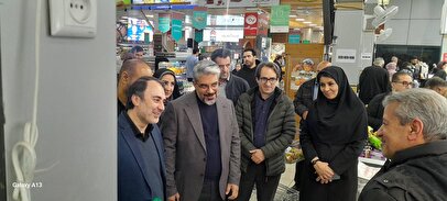 تقدیر مهدی پیرهادی از «مجاهدت در خدمات‌رسانی» کارکنان شهروند/ رضایت شهروندان از تنوع کالایی و طرح‌های حمایتی در بازدید عضو شورای شهر